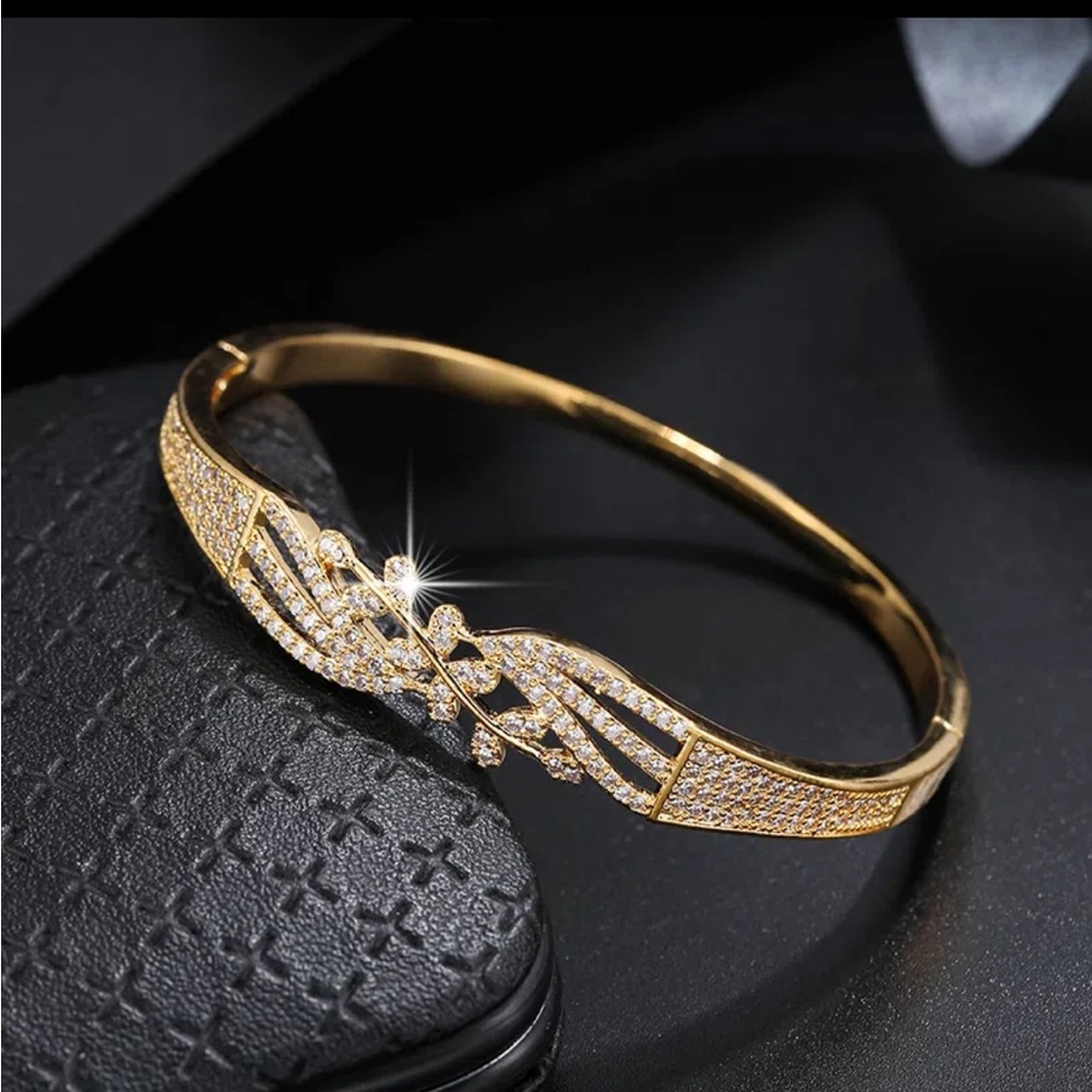 NEW EXQUISITE LUXURY STYLE CRYSTAL BRACELET